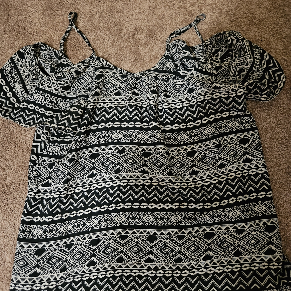 Black and White Patterned Off ShoulderTop